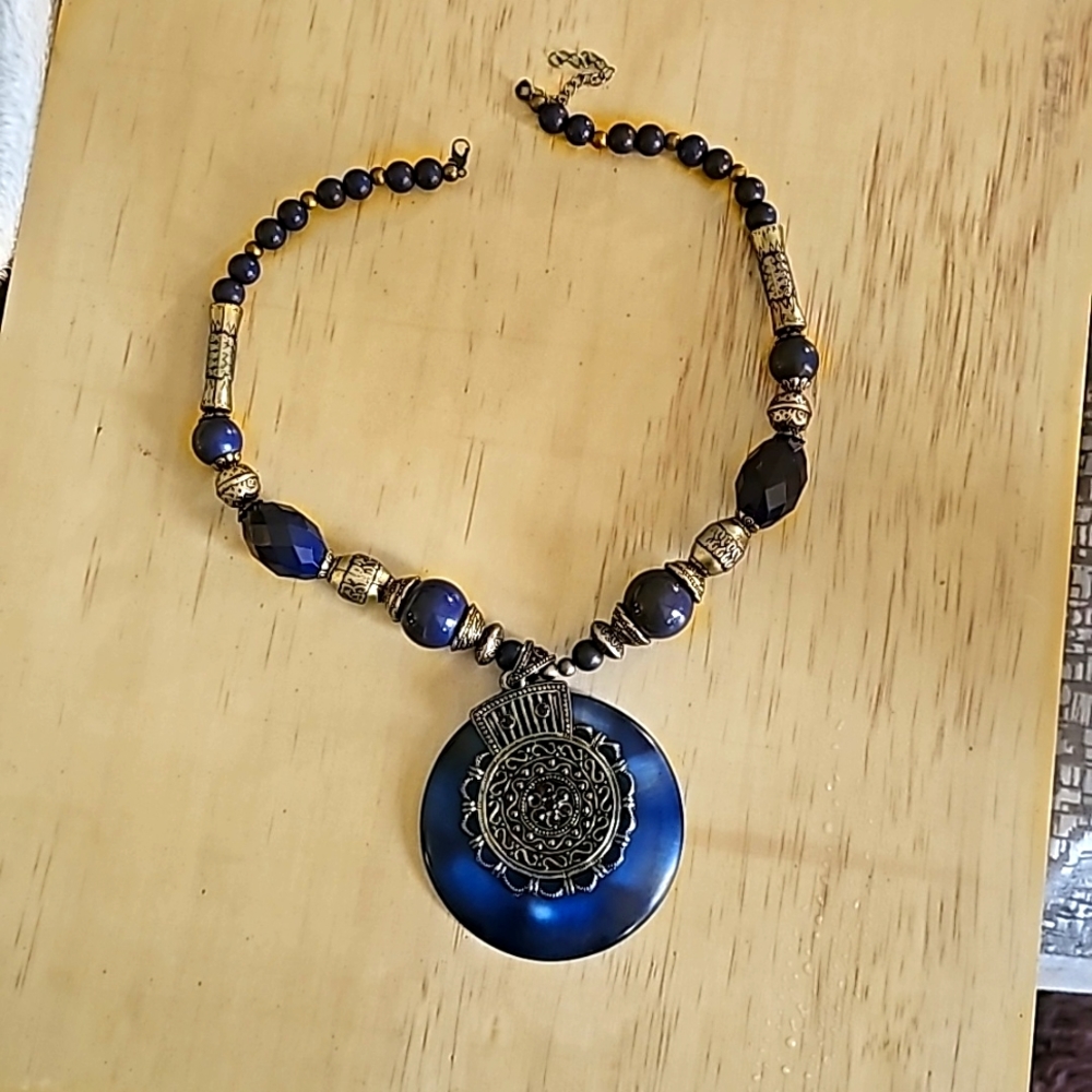 Royal blue large necklace